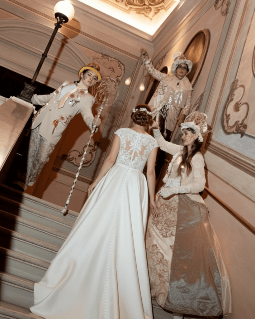 Performance per matrimoni, artisti luminosi, aperitivo, cena, taglio torta