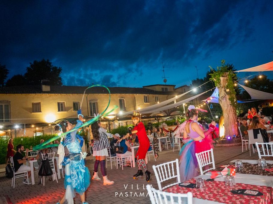 performance eventi luminosi, giocolieri, fuoco, danza aerea