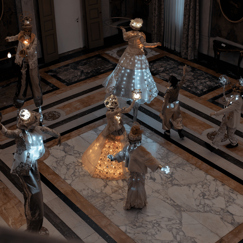 Hora performance luminose per eventi e matrimoni